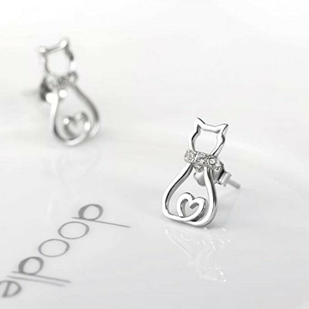 Beautiful 925 Silver White Sapphire Kitty Studs - Picture 3 of 4